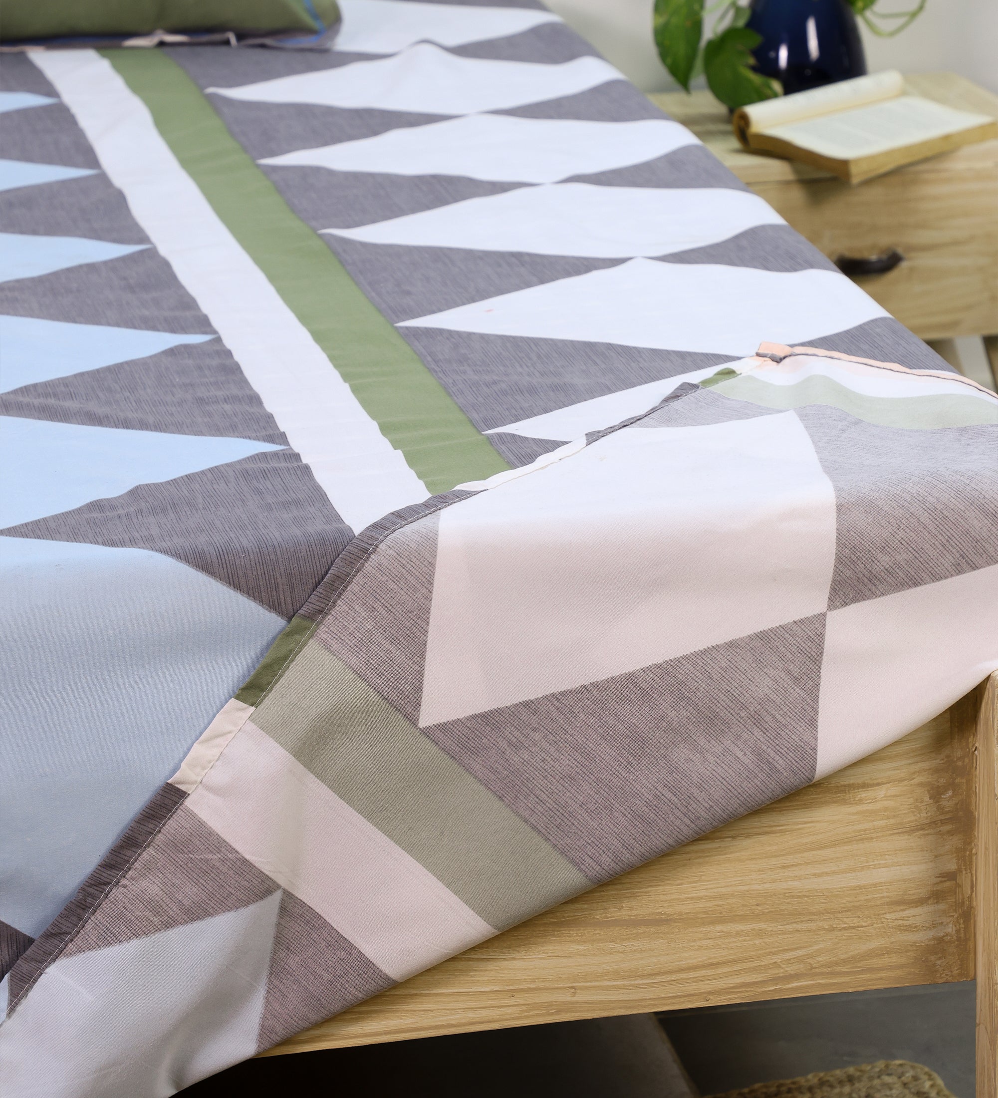 Aesthetic Diamond Cotton Double Bedsheet